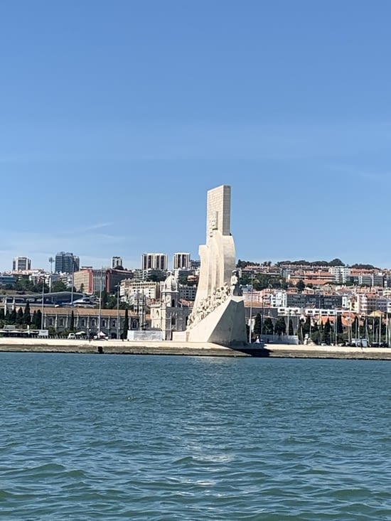Nous arrivons à Lisbonne avec tous ses beaux monuments désertés car ici c’est Covid