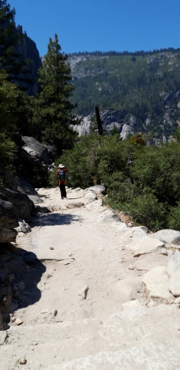 Sentier Mist Trail pour redescendre dans la vallée