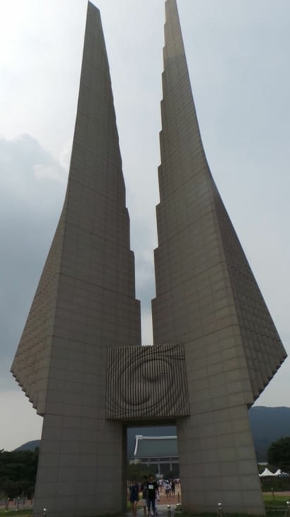 L'imposante entrée ! Une symbolique se cache derrière, que je n'ai pas pu déceler ..