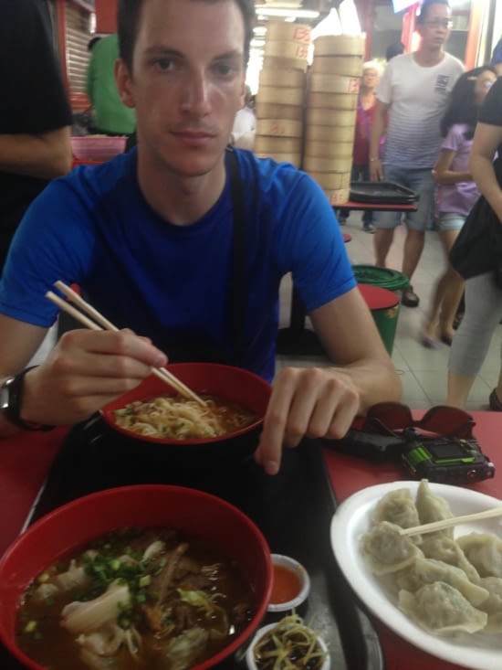 Repas au hawker center de chinatown