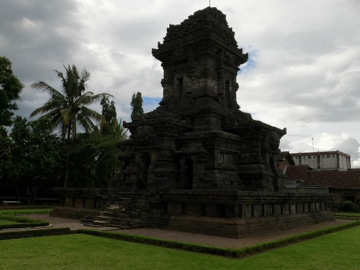 Un temple au passage