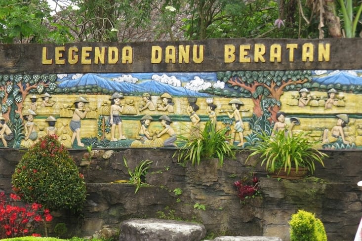 Frise sur la légende du lieu