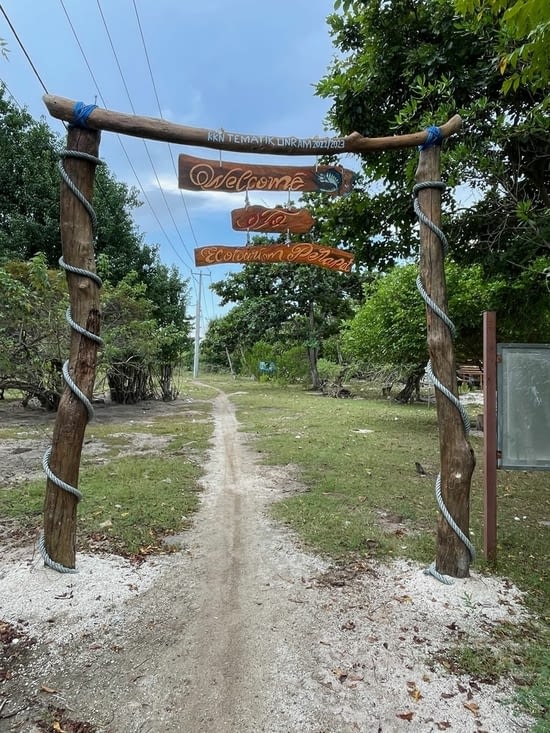 Lisez bien la pancarte