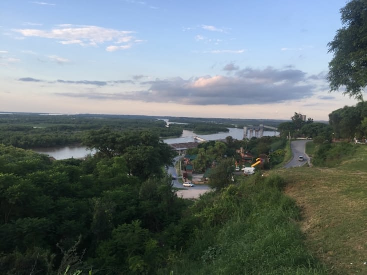 Le fleuve  Parana et au fond l'Uruguay