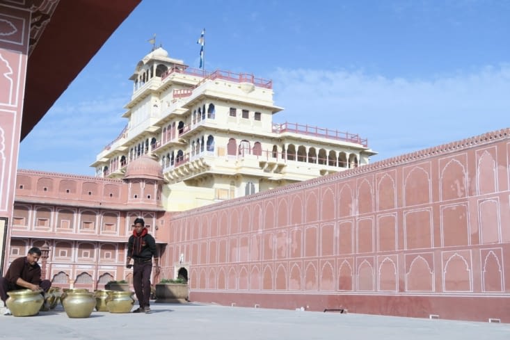 On lave les cuivres à l'ouverture du City Palace