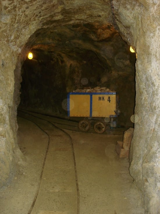 quelques mètres sous terre