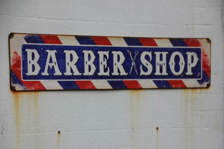 Une bien belle enseigne dans une ruelle de Moffat