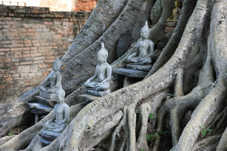 Statues devant le Wat Sri Sawai