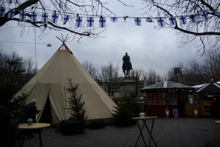 Le village finlandais, et ses tentes laponnes...