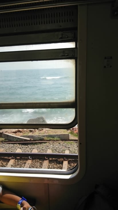 Le train en bordure de mer