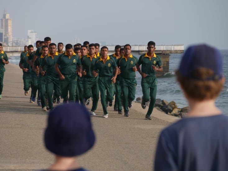 Entrainement militaire sur le Galle Face Green,en face de la mer