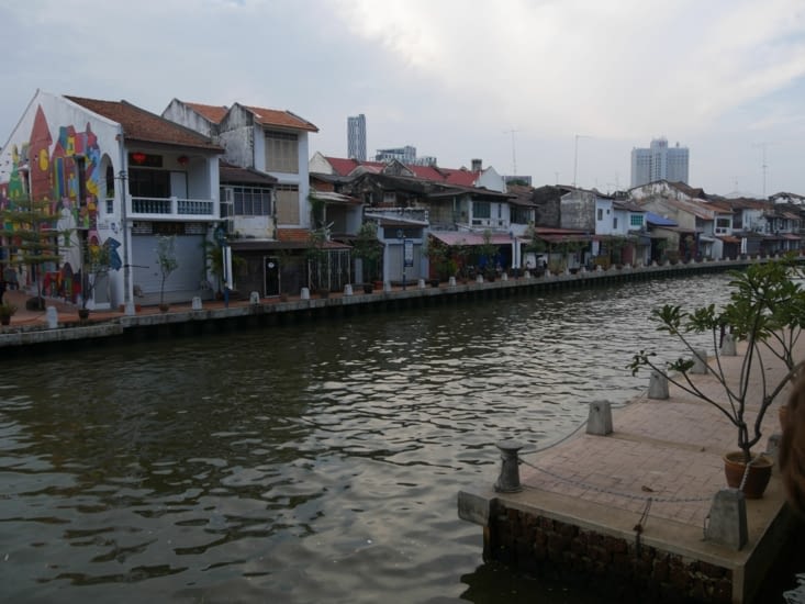 Melaka, le long du canal