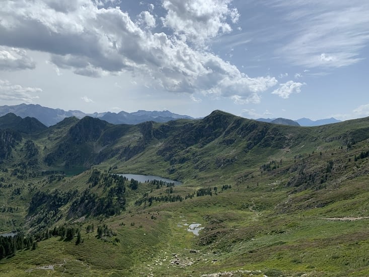 On a fait toute la crête de droite et descendu vers le lac et maintenant bye
