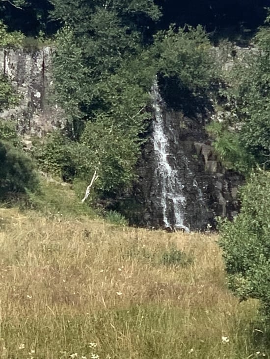 Petite cascade sur le long de la balade