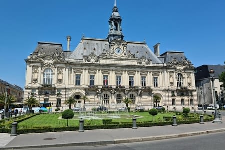 Tours, très rapidement