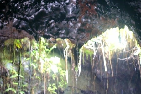 Jour 11 : grotte de lave et cascades