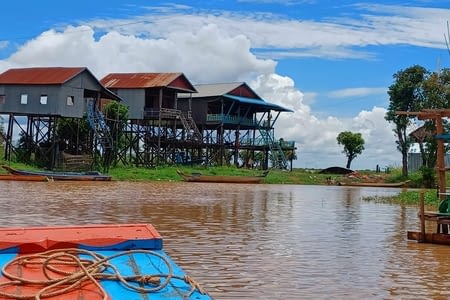 J 43 le lac Tonle Sap et le village flottant