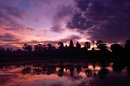 J 44 Angkor Vat et 4 autres temples