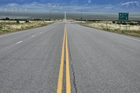 Des routes droites et des cols