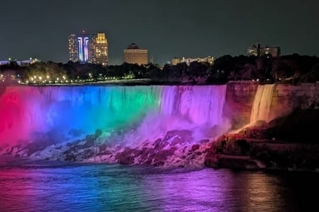 J10 - Niagara-on-the-lake et feu d'artifice sur les chutes