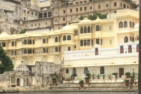 Udaipur la Blanche - Visite de la ville / tour en bateau / City Palace