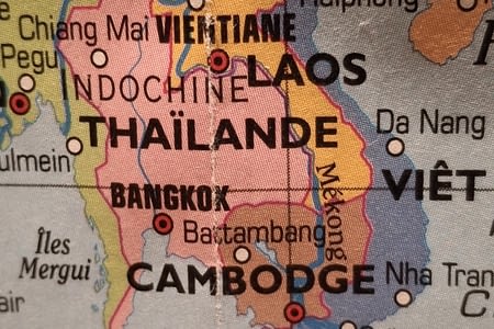 J-17. Tout est prêt ou presque. Il est temps de faire faire les visas.  Ce sera moins stressqnt que de  s’en occuper à l’arrivée apres 18 h de voyage et en plein jet lag.  Et puis aller aux ambassades, cest déjà partir. ’i