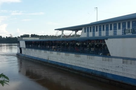 Une semaine de survie sur les rives du fleuve Amazone