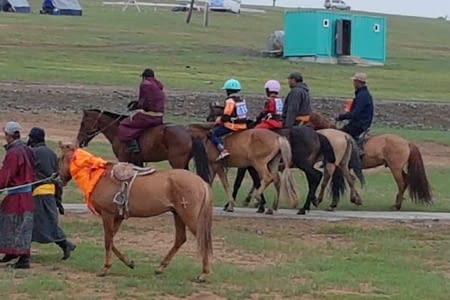 10 juillet: Oulan Bator: course de chevaux