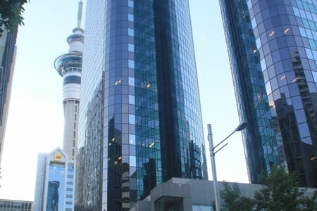 Auckland, the city of blue buildings and green trees