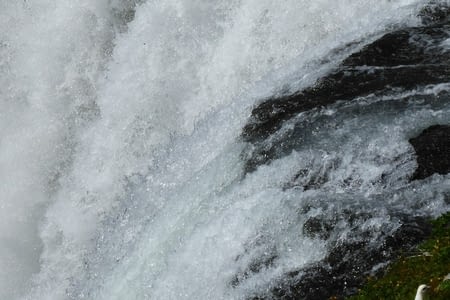 Skogafoss, une chute d'eau spectaculaire