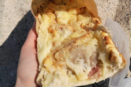 Une arrivée sur les chapeaux de roues