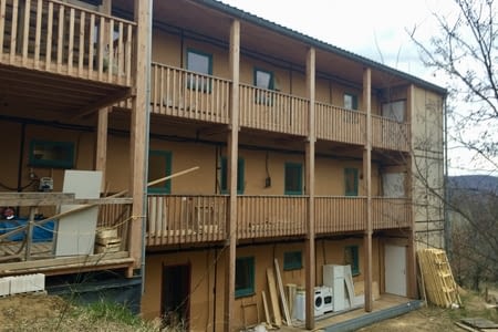 Chantier participatif à Ecoravie en Drôme Provençale