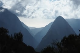 Jeu de lumière sur le cirque de Mafate et le piton Cabri