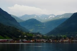 Un village croisé dans le Sognefjord
