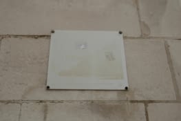 Même les explications des monuments... classés historiques 😕🤬