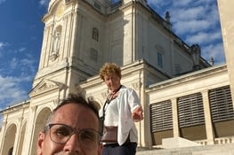 La montée des marches de la basilique Notre Dame du Rosaire...