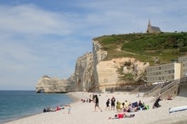 Etretat, la falaise d'Aval. Etretat, Aval-klifo.