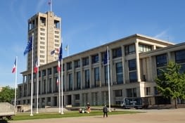 L'Hôtel de ville. La urbodomo.