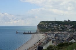 En descendant vers Dieppe. Malsuprenirante al Dieppe.