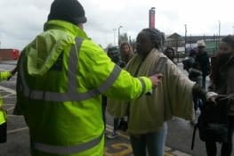 Les mesures de sécurité sont visibles, on nous inspecte à l'entrée