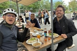 Bonne pitance à Bâle au Markthalle, cuisines du monde.