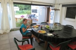 Bouiboui pas terrible.  Au menu, Schnitzel und pommes. Mais belle nouvelle de France pour Laure