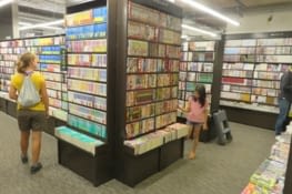 4 fois ça en mangas dans cette librairie. 100¥ l'exemplaire (0,8€)