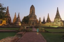 Ayutthaya à la tombée de la nuit. C'est beau, mais ça annonce aussi l'attaque des moustiques.