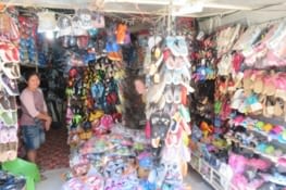 Les tongues sont omniprésentes en Thaïlande, vu qu'il fait jamais froid...