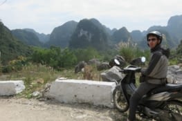 Ça,  c'est l'île de Cat Bat, et Clement le kéké