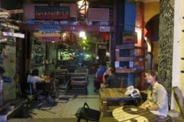 Le repere des rares rastamen du coin. 2 nuits passees ici. On apercoit Sirkis, qu'on ne connait pas encore