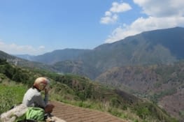 Pourquoi retirer son casque quand il protege du MEGA-SOLEIL