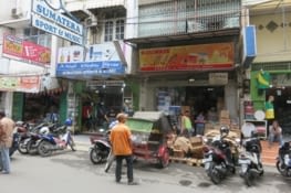 Ici (comme partout ailleurs), ils melangent musique et sport. Et ca, Clement a trouve ca trop cool.