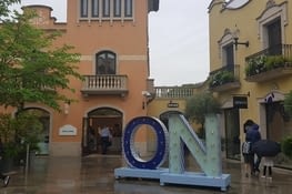 Entree village de marques